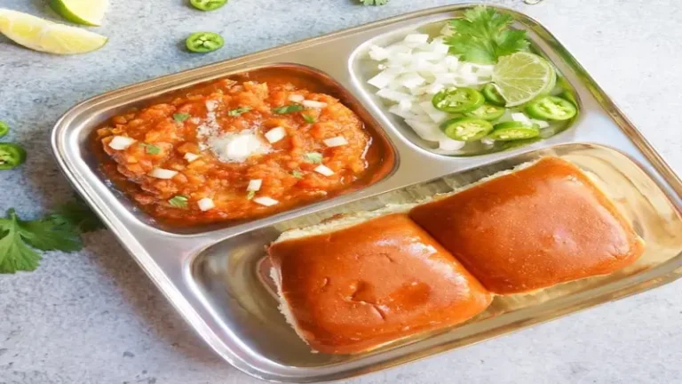 Make this juicy Pav Bhaji with this simple recipe