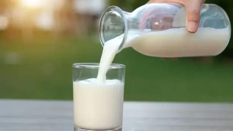 5 ways to make milk healthier and tastier for kids