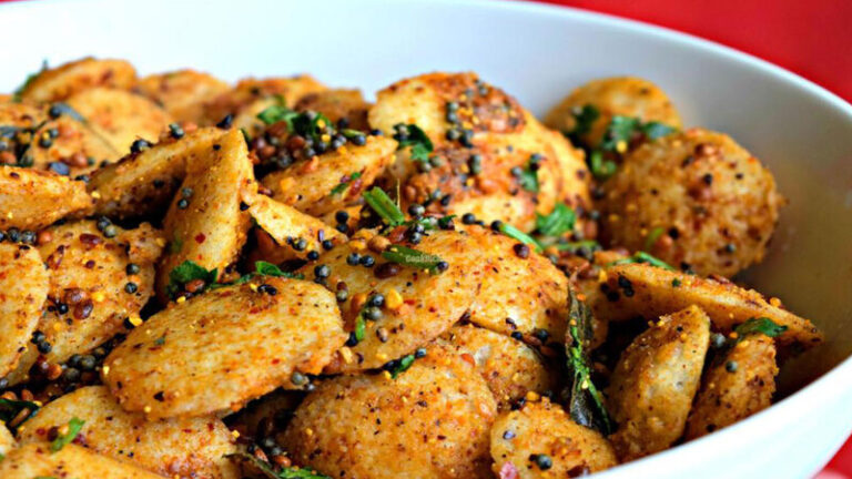 Tease your taste buds by having these fried idlis