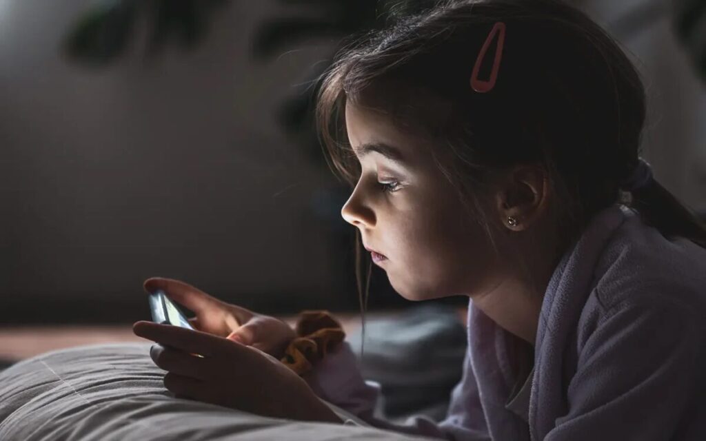 Virtual Autism in Children Linked to Excessive Screen Time? Learn the Signs and How to Help - The Monk