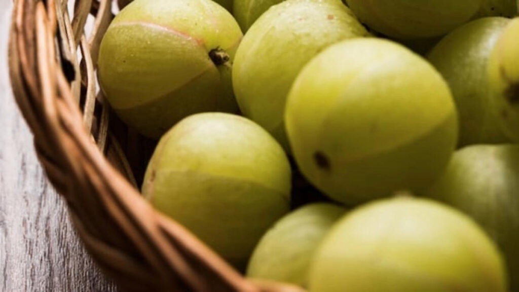 Amla Kacchi Haldi Thecha