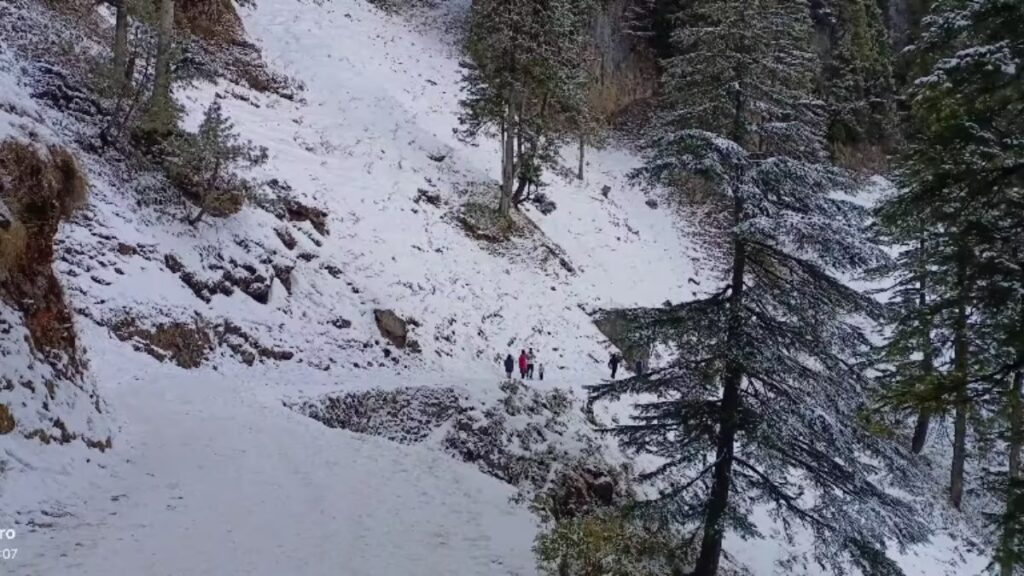 Snowfall In Uttarakhand: Mountains of Uttarakhand Covered With Snow, Tourists Flocked To Chakrata-Mussoorie - The Monk