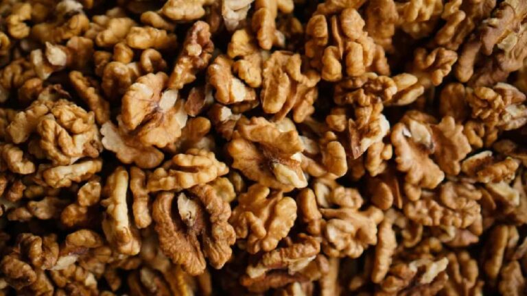 What Happens If You Eat Soaked Walnuts On An Empty Stomach Every Day For A Month? Know From The Expert