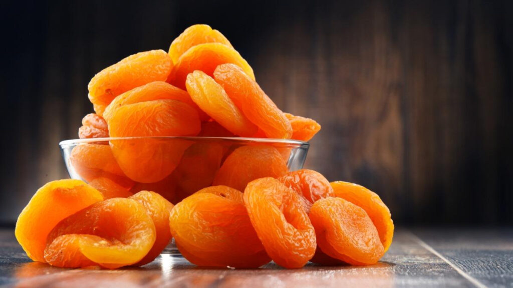 National Apricot Day: Health Benefits of Apricots During Pregnancy - The Monk